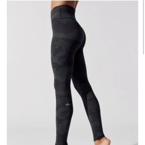 Alo Yoga, High-Waist Vapor Legging, Hunter Camo